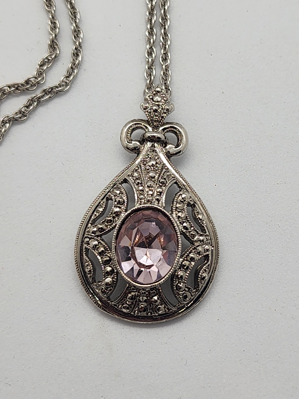 Vintage 1990 Avon "Victorian Touch" Pendant Necklace